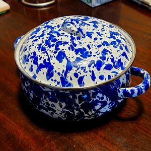 Golden Rabbit Dutch Oven